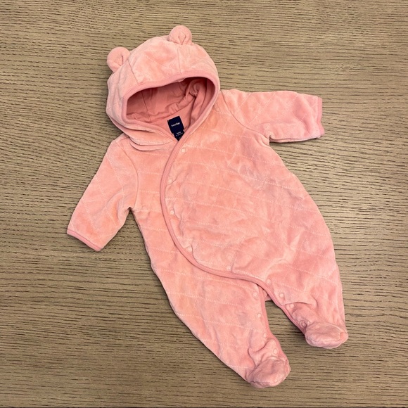 Gap pink quilt snowsuit 0-3 months - Picture 1 of 4